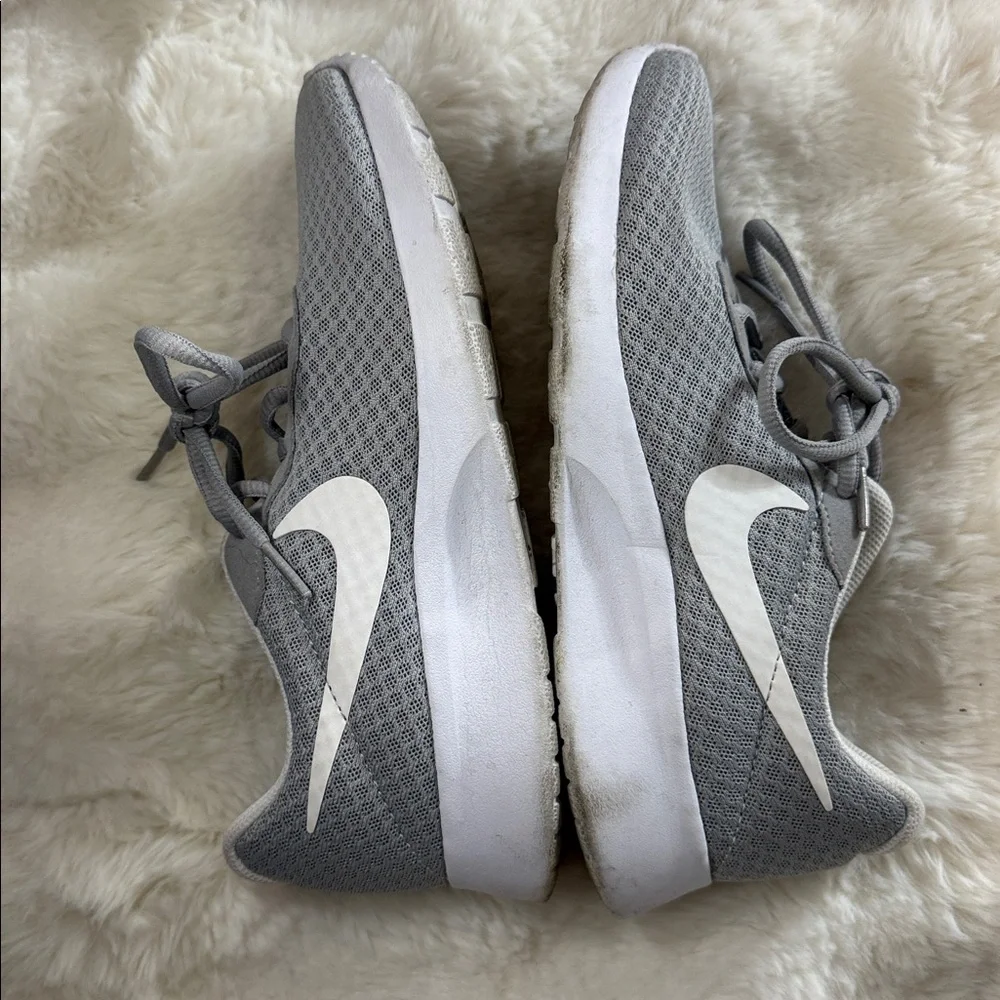 Nike Tanjun Light Gray Sneakers - Picture 5 of 10